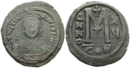 Justinian I, 527-565. Follis (Bronze), Constantinople, Year 15 = 541/2. D N IVSTINIANVS P P AVI Diademed, helmeted and cuirassed bust of Justinian fac...