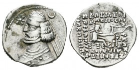Imperio Parto. Orodes II. Dracma. 57-38 a.C. (Sellwod-47.8). Anv.: Busto diademado y drapeado a izquierda con estrella delante y detrás creciente. Rev...