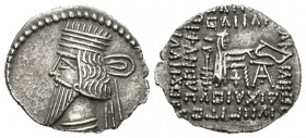 Imperio Parto. Vologases III. Dracma. 105-147 d.C. (Gc-5831). (Mitch-672). Anv.: Busto diademado a izquierda. Rev.: Arquero entronizado a derecha, alr...