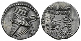 Imperio Parto. Pakoros I. Dracma. Ecbatana. (Sellwood-78.6). Ag. 3,81 g. Algunos autores lo clasifican como Vologases III. SC-. Est...120,00.