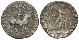 Indoescitas. Abdagases. Tetradracma. 5 a.C - 20 d.C. (Senior-228.10T). Anv.: El rey a caballo a derecha. Rev.:  Zeus con cetro a derecha, delante mono...