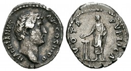 Adriano. Denario. 137 d.C. Roma. (Spink-3550). (Ric-290). (Seaby-1481). Rev.: VOTA PVBLICA. Adriano depie a izquierda con mano estendida sobre altar. ...