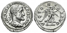Maximino I. Denario. 235-6 d.C. Roma. (Spink-8317). (Ric-16). Rev.: VICTORIA AVG. Victoria avanzando a derecha con corona y palma. Ag. 2,56 g. EBC+. E...