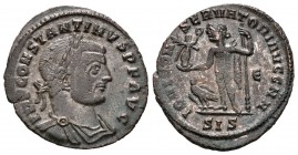 Constantino I. Follis. 313 d.C. Siscia. (Spink-15969). (Ric-484). Rev.: IOVI CONSERVATORI AVGG NN, en exergo SIS. Júpiter en pie a izquierda con Victo...