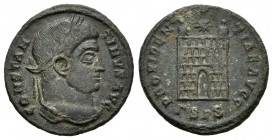 Constantino I. Centenional. 324-325 d.C. Siscia. (Spink-16251). (Ric-183). Rev.: PROVIDENTIAE AVGG. Entrada de campamento, en exergo r griega SIS. Ae....