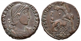 Constancio II. Follis. 327-328 d.C. Constantinopla. (Ch-44). Ae. 4,54 g. MBC+. Est...25,00.