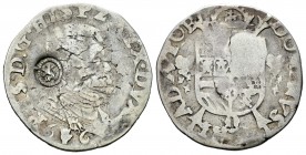 Países Bajos. Felipe II. 1/4 escudo. 1566. Amberes. Ag. 6,54 g. Resello león en escudo. BC+. Est...75,00.