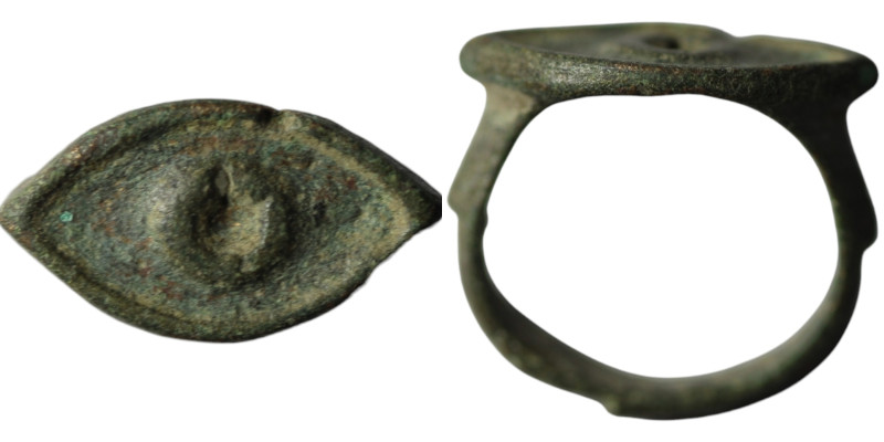 Byzantine bronze ring with eye motif
(20mm, 3,98g)