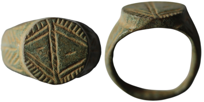 Ancient bronze stamp ring
(22mm, 7,58g)
