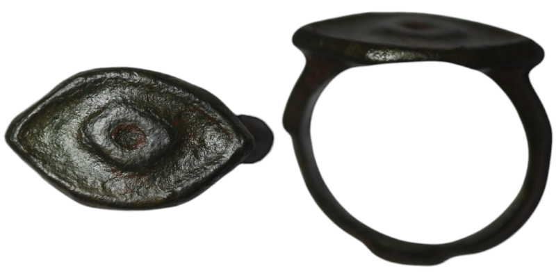 Byzantine bronze ring with eye motif
(20mm, 3,34g)
