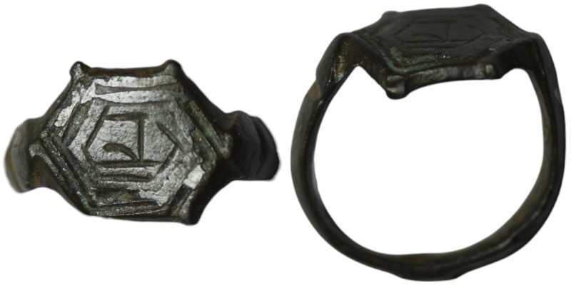 Ancient bronze stamp ring
(20mm, 2,84g)