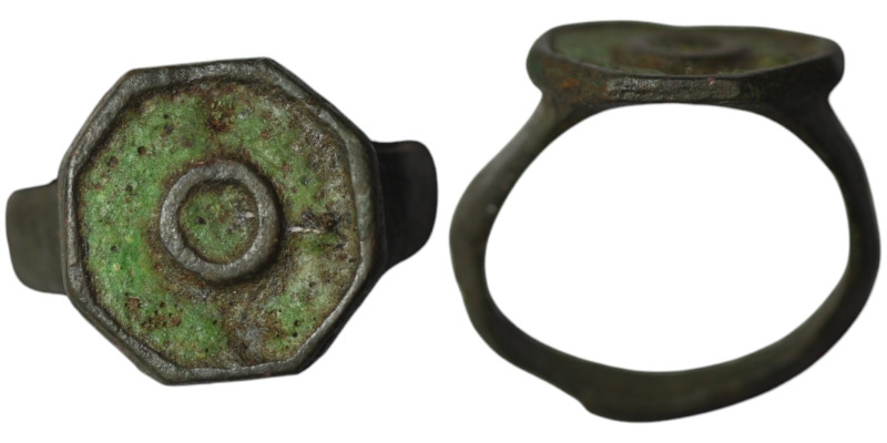 Byzantine bronze ring with eye motif
(25mm, 6,67g)