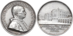 Pio XI (1922-1939). Medaglia annuale. Anno XI. R/ La nuova Pinacoteca Vaticana. Bart. Pio IX E. 932. AG. 38.57 g. 44 mm. qFDC.