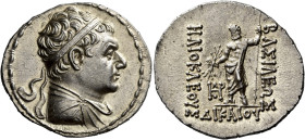 Tetradrachm circa 145-130, AR 35 mm, 17.01 g. Diademed and draped bust of Heliocles r. Fillet border. Rev. BAΣIΛEΩΣ – HΛIOKΛEOYΣ – ΔIKAIOY Zeus standi...