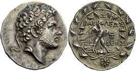 Perseus, 179 – 168 

Tetradrachm, Pella or Amphipolis mint; Zoilos, mintmaster circa 174-173, AR 32 mm, 16.91 g. Diademed head r. Rev. ΒΑΣΙ – ΛΕΩΣ /...
