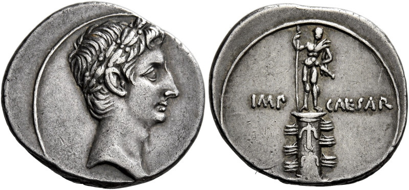 Octavian 32 – 27 

Denarius, Brundisium and Roma (?) circa 29-27 BC, AR 20 mm,...
