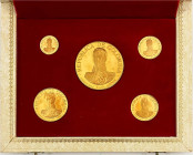 Ausländische Goldmünzen und -medaillen

Kolumbien

Republik, seit 1820

Goldmünzensatz zu 1500, 500, 300, 200 und 100 Pesos 1969 NI, auf die Sch...