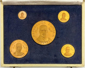 Ausländische Goldmünzen und -medaillen

Somalia

Republik, seit 1960

Gold Proof-Set mit 20, 50, 100, 200 u. 500 Shillings 1965 auf den 5. Jahre...