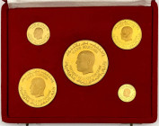 Ausländische Goldmünzen und -medaillen

Tunesien

Republik, seit 1957

Goldmünzenset 1967 auf 10 Jahre Republik, mit 5 Goldmünzen zu 2, 5, 10, 2...