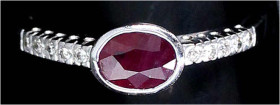 Schmuck und Accessoires aus Gold

Fingerringe

Damenring Weißgold 585/1000 mit Rubin im facettierten Ovalschliff (ca. 0,4 ct) und 10 kl. Diamanten...