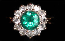 Schmuck und Accessoires aus Gold

Fingerringe

Damenring Gelbgold 585/1000 mit grünem Turmalin und 12 kl. Diamanten. Ringgröße 15. 2,80 g