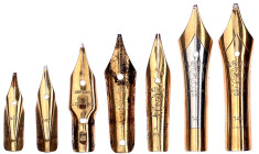 Schmuck und Accessoires aus Gold

Sonstige

7 Füllfederhalterspitzen aus 585/1000 Gold. 6 X Montblanc, 1 X Pelikan. Zusammen 2,31 g