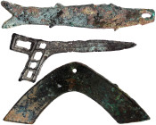 CHINA und Südostasien

China

Chou-Dynastie 1122-255 v. Chr

3 Stück: Bronze-Fischgeld (sogen. "Yü Pi") ca. 1045/221 v.Chr. Länge 130 mm, "Halbe...