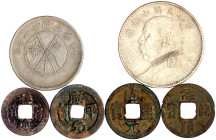 CHINA und Südostasien

China

Lots bis 1949

6 alte Münzen: Dollar Jahr 10 = 1921, Yunnan 1/2 Dollar, 4 Cashmünzen ab der Tang-Dynastie. Silber ...