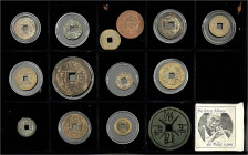 CHINA und Südostasien

China

Lots bis 1949

Schatulle mit 13 Münzen und 1 Jade-Amulett: Cashs der Qing-Dynastie, 10 Cash Xian Feng, Kupfermünze...