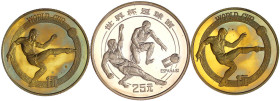 CHINA und Südostasien

China

Volksrepublik, seit 1949

3 Stück: 2 X 1 Yuan Messing 1982 zur Fußball-WM 1982 in Spanien, In Kapsel. 25 Yuan Silb...