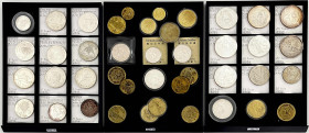 CHINA und Südostasien

China

Lots der Volksrepublik China

Münzkasten mit 43 modernen Münzen: 26 Silber-Gedenkmünzen, bzw. Panda-Münzen (u.a. 1...