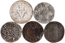 CHINA und Südostasien

Nepal

Lots

5 Silbermünzen, u.a. 2 X Mohar 1722. schön bis sehr schön