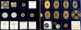CHINA und Südostasien

Lots Asien allgemein

Schatulle mit 20 Stück: China Wu Zhu, div. Cashs und ein Amulett, Japan 7 X 100 Mon Ten Po Tsu Ho, Ye...