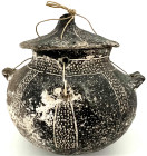 Ausgrabungen

Bronzezeit

Pyxis aus geschwärztem Ton, Yortan Westanatolien, um 2600/2300 v. Chr. mit Deckel und Musterverzierung. Höhe 11 cm. kl. ...