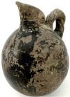 Ausgrabungen

Bronzezeit

Zypern (?): Henkelkrug aus schwarzem, poliertem Ton. Ca. 1800/1700 v. Chr. Runder Korpus (aufstellbar) mit gebordeltem H...