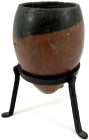 Ausgrabungen

Ägypten

Tonbecher der Naqada-Kultur (Oberägypten) um 3500 v. Chr. Rote und schwarze Bemalung. Höhe 12,5 cm. Mit Metall-Aufsteller. ...