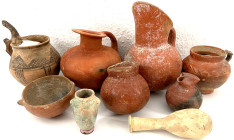 Ausgrabungen

Lots

Sammlung von 9 versch. Keramik-Gefäßen, von der Bronzezeit bis zur röm. Kaiserzeit, ca. 2000 vor bis 300 n. Chr. Zypern, Hethi...