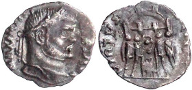 Römische Münzen

Kaiserzeit

Maximianus, 286-310

Argenteus 294, Rom. Belorb. Kopf r./VIRTVS MILITVM. Die Tetrarchen stehen opfernd an einem Dre...