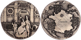 Ausländische Münzen und Medaillen

Frankreich

Fünfte Republik, seit 1958

Silbermedaille 1964. 100 Jahre Societe Generale. 69 mm; 192,83 g. vor...