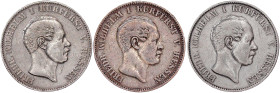 Altdeutsche Münzen und Medaillen

Hessen-Kassel

Friedrich Wilhelm I., 1847-1866

3 X Vereinstaler: 1858 CP, 1859 und 1863 ohne CP. alle sehr sc...