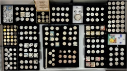 LOTS

Sammlungen allgemein

2 Kartons mit Sammlung Silbergedenkmünzen zu verschiedenen Olympiaden 1972 bis 1996. Ca. 230 Silbermünzen, dabei besse...