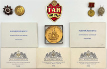 LOTS

Sammlungen allgemein

Kl. Restposten: KMS Österreich 1982, 1983, 1990 (2X) und 1994 in PP, dazu russ. Bronzemedaillen 1882 und 1999, Vaterl....