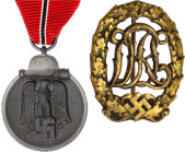 Orden und Ehrenzeichen

Deutschland

Drittes Reich, 1933-1945

2 Stück: Ostmedaille mit Band in Originaltüte, DRL-Sportabzeichen mit HK. vorzügl...