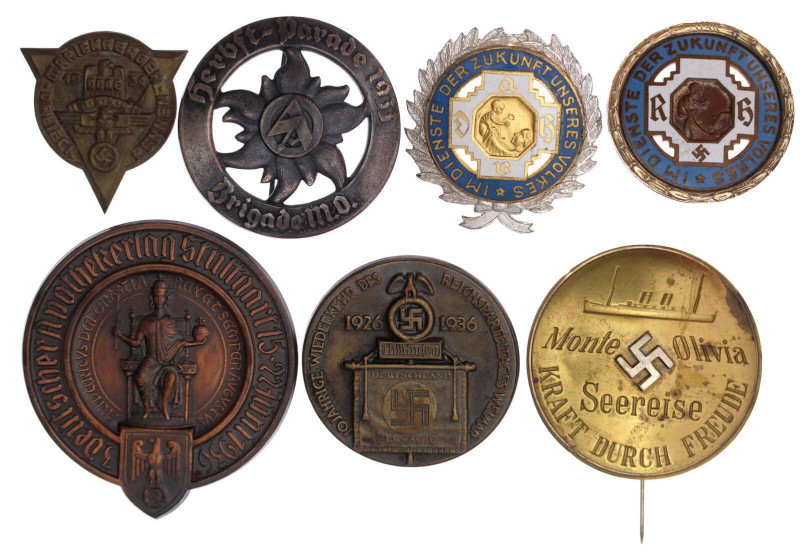 Orden und Ehrenzeichen

Deutschland

Drittes Reich, 1933-1945

7 Abzeichen...