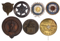 Orden und Ehrenzeichen

Deutschland

Drittes Reich, 1933-1945

7 Abzeichen: Reichsparteitag Weimar 1936, Monte Olivia Seereise, Apothekertag Stu...