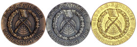 Orden und Ehrenzeichen

Deutschland

Drittes Reich, 1933-1945

3 Abzeichen DRKB Kyffhäuser Landesgebiet Elbe: Für besondere Schiess-Leistungen. ...