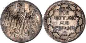 Orden und Ehrenzeichen

Deutschland

Drittes Reich, 1933-1945

Silbermedaille für Rettung aus Gefahr (mit HK). 50 mm; 55,37 g. Im Originaletui. ...