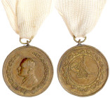 Orden und Ehrenzeichen

Türkei

Tragbare Bronzemedaille am Band o.J.(1923), a.d. Gründung der Republik. 31 mm. sehr schön/vorzüglich, kl. Randfehl...