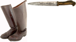Militaria

Uniformen und Uniformteile

Paar genagelte Lederstiefel der SA-Uniform, dazu ein gebastelter Dolch mit Hirschhorngriff und originaler K...
