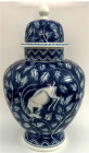 Varia

Porzellan

Meissner Deckelvase, Pfeiffer-Zeit, um 1920. Kobaltblau mit Steinböcken. Höhe 33 cm. unbeschädigter Top-Zustand Dieses Vasenmode...